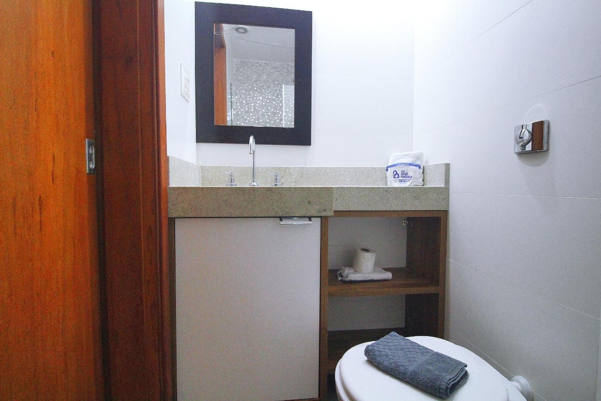 Conforto E Estilo Em Copacabana | 2 Quartos D056 *